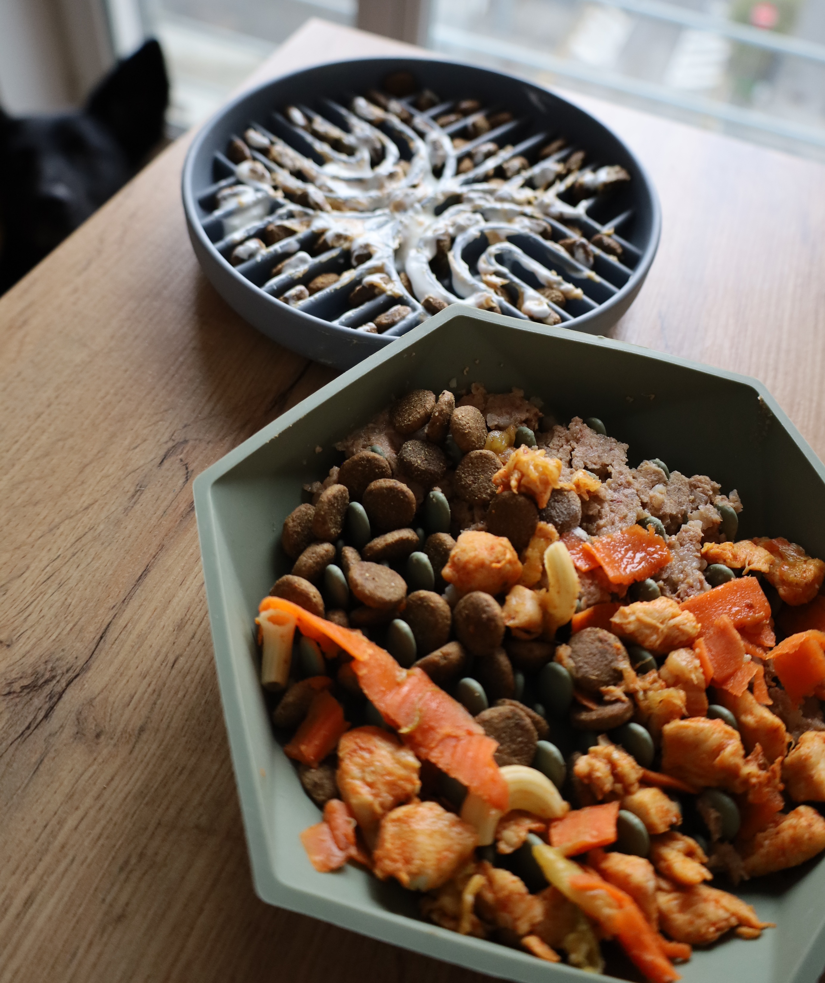 Miska na pomalé kŕmenie